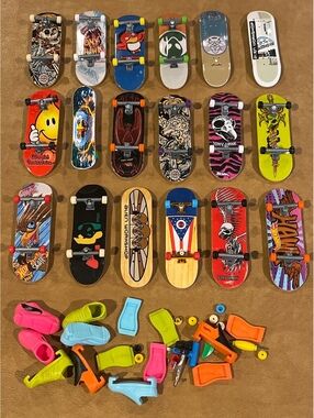 (18) Tech Deck + Tony Hawk Hot Wheels Skateboard Lot w/ Accessories